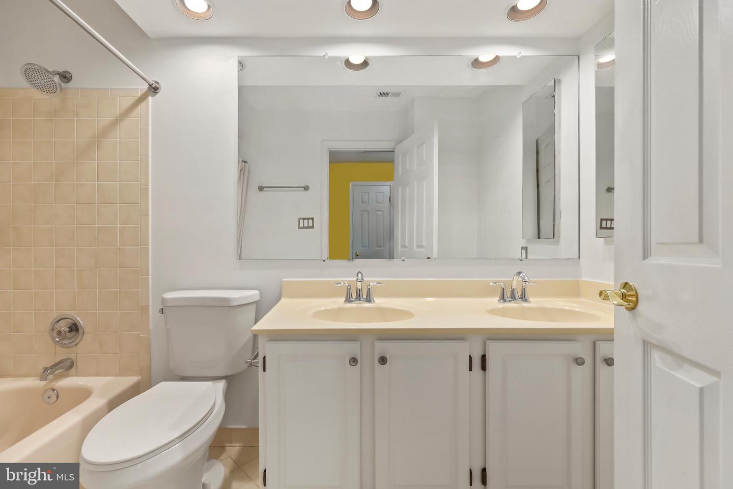 15313 SURREY HOUSE WAY, CENTREVILLE, Virginia 20120, 5 Bedrooms Bedrooms, ,4 BathroomsBathrooms,Residential,For sale,15313 SURREY HOUSE WAY,VAFX2282372 MLS # VAFX2282372