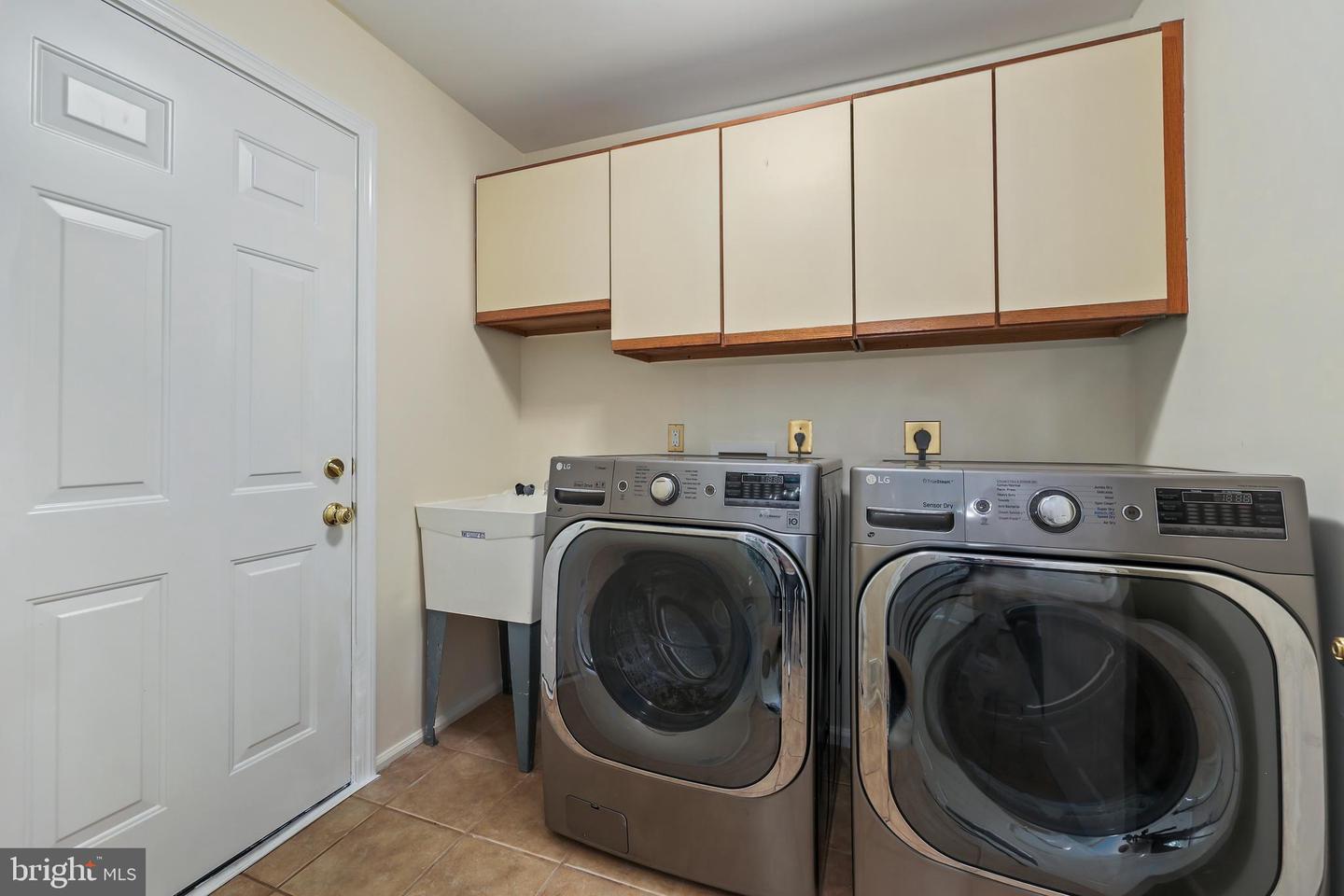 15313 SURREY HOUSE WAY, CENTREVILLE, Virginia 20120, 5 Bedrooms Bedrooms, ,4 BathroomsBathrooms,Residential,For sale,15313 SURREY HOUSE WAY,VAFX2282372 MLS # VAFX2282372