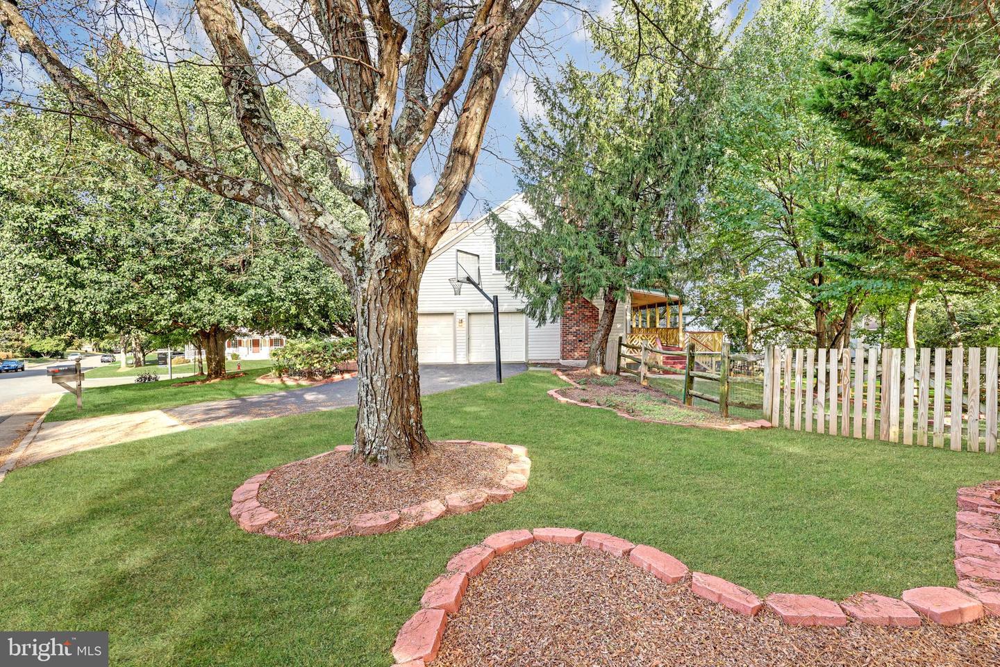 15313 SURREY HOUSE WAY, CENTREVILLE, Virginia 20120, 5 Bedrooms Bedrooms, ,4 BathroomsBathrooms,Residential,For sale,15313 SURREY HOUSE WAY,VAFX2282372 MLS # VAFX2282372