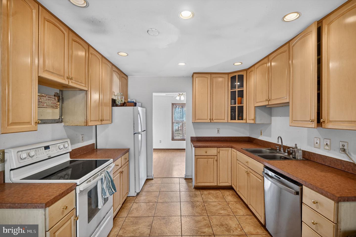 6226 GWENDOLYN DR, MANASSAS, Virginia 20112, 5 Bedrooms Bedrooms, ,3 BathroomsBathrooms,Residential,For sale,6226 GWENDOLYN DR,VAPW2109394 MLS # VAPW2109394