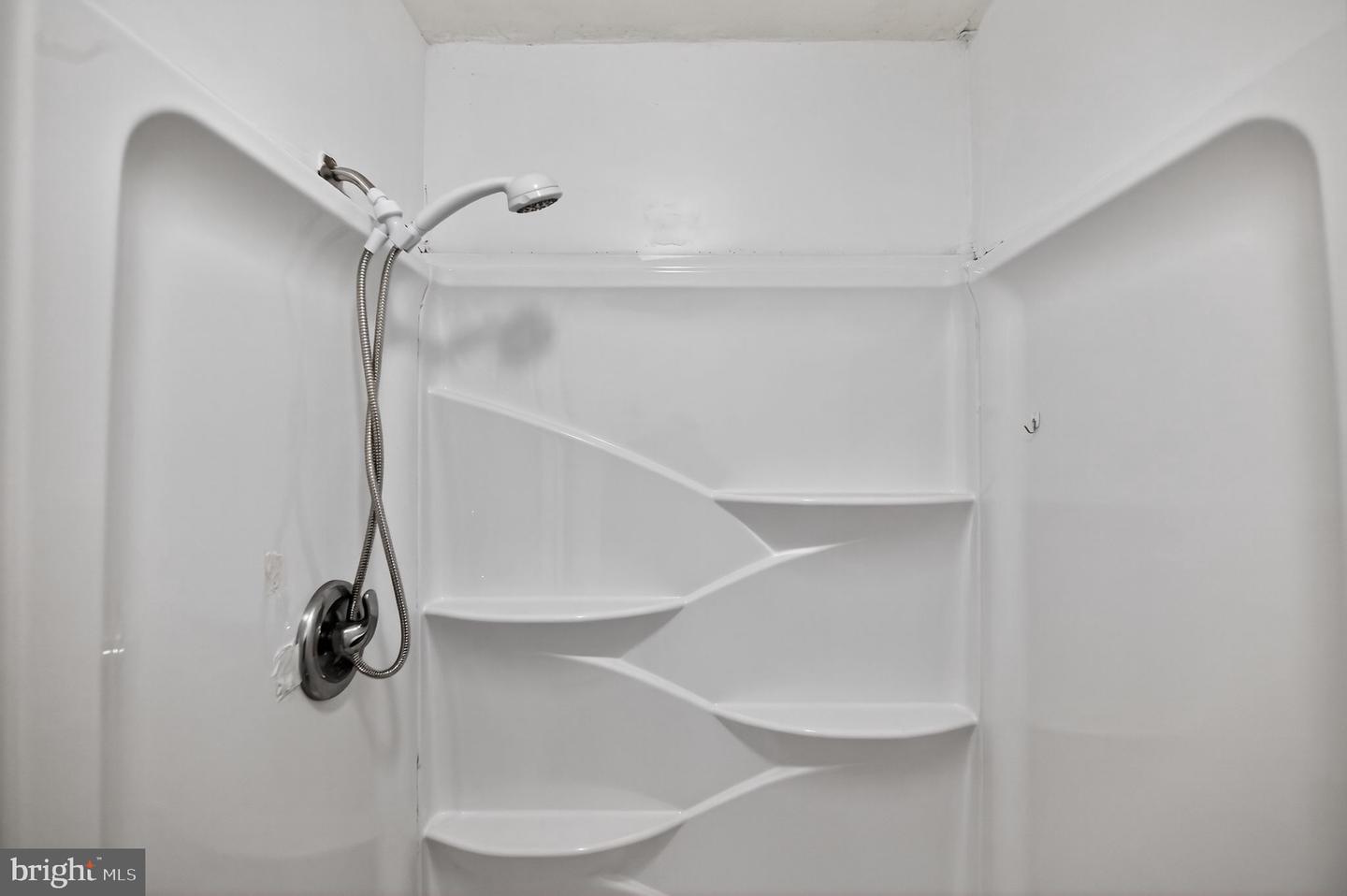 6226 GWENDOLYN DR, MANASSAS, Virginia 20112, 5 Bedrooms Bedrooms, ,3 BathroomsBathrooms,Residential,For sale,6226 GWENDOLYN DR,VAPW2109394 MLS # VAPW2109394