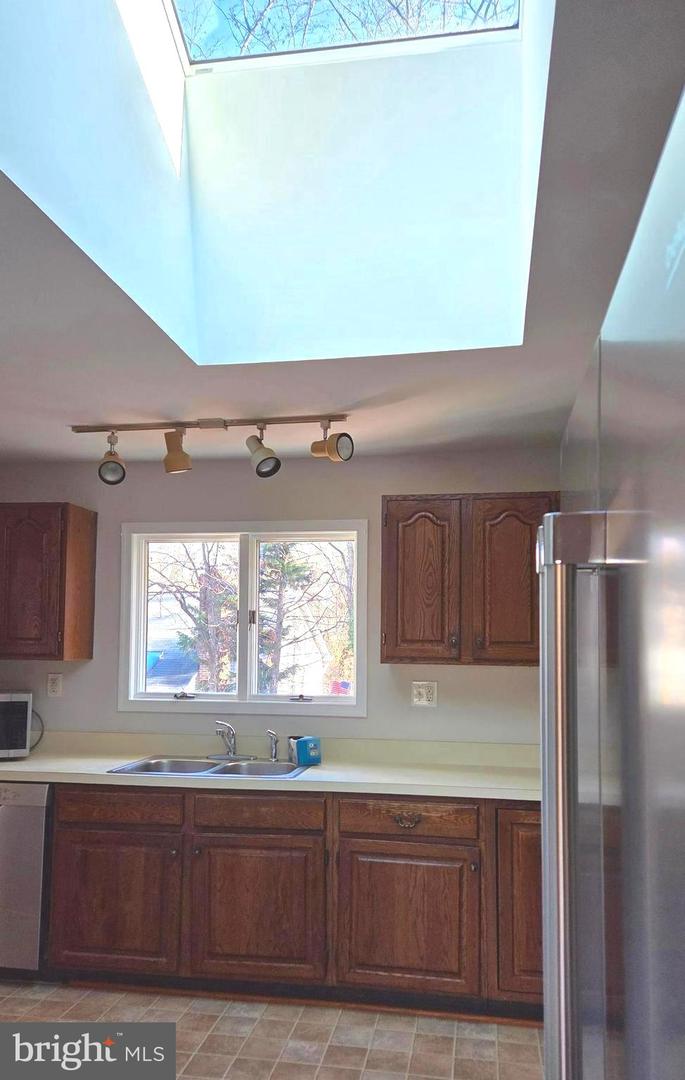 6211 HOUSTON CT, ALEXANDRIA, Virginia 22310, 2 Bedrooms Bedrooms, ,3 BathroomsBathrooms,Residential,For sale,6211 HOUSTON CT,VAFX2283056 MLS # VAFX2283056