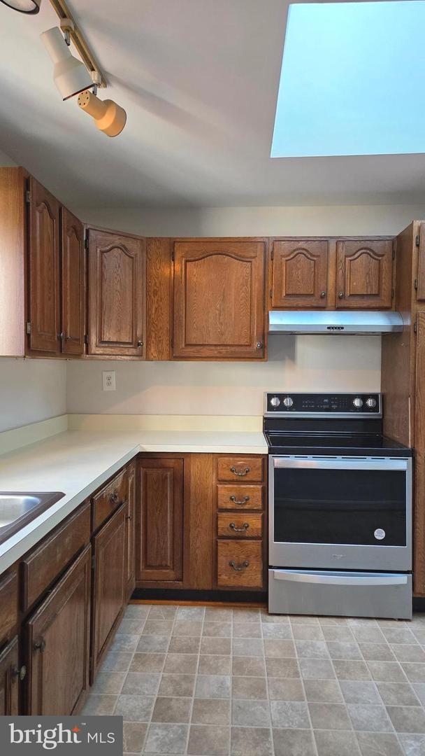 6211 HOUSTON CT, ALEXANDRIA, Virginia 22310, 2 Bedrooms Bedrooms, ,3 BathroomsBathrooms,Residential,For sale,6211 HOUSTON CT,VAFX2283056 MLS # VAFX2283056