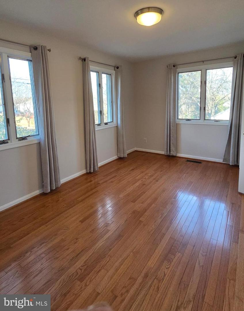 6211 HOUSTON CT, ALEXANDRIA, Virginia 22310, 2 Bedrooms Bedrooms, ,3 BathroomsBathrooms,Residential,For sale,6211 HOUSTON CT,VAFX2283056 MLS # VAFX2283056