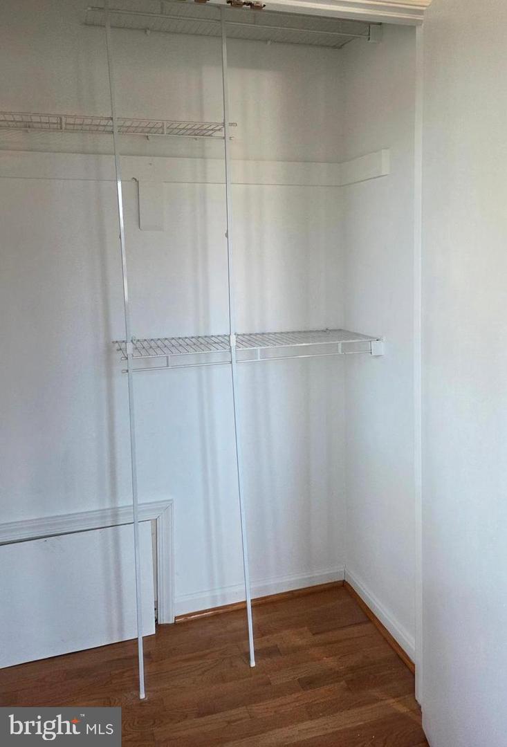 6211 HOUSTON CT, ALEXANDRIA, Virginia 22310, 2 Bedrooms Bedrooms, ,3 BathroomsBathrooms,Residential,For sale,6211 HOUSTON CT,VAFX2283056 MLS # VAFX2283056