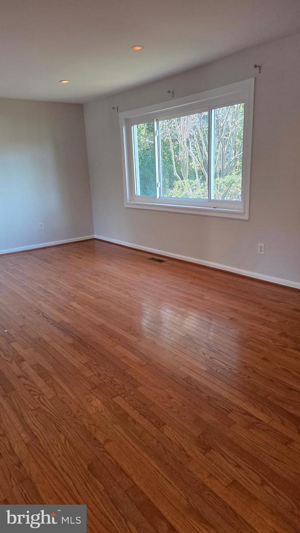 6211 HOUSTON CT, ALEXANDRIA, Virginia 22310, 2 Bedrooms Bedrooms, ,3 BathroomsBathrooms,Residential,For sale,6211 HOUSTON CT,VAFX2283056 MLS # VAFX2283056