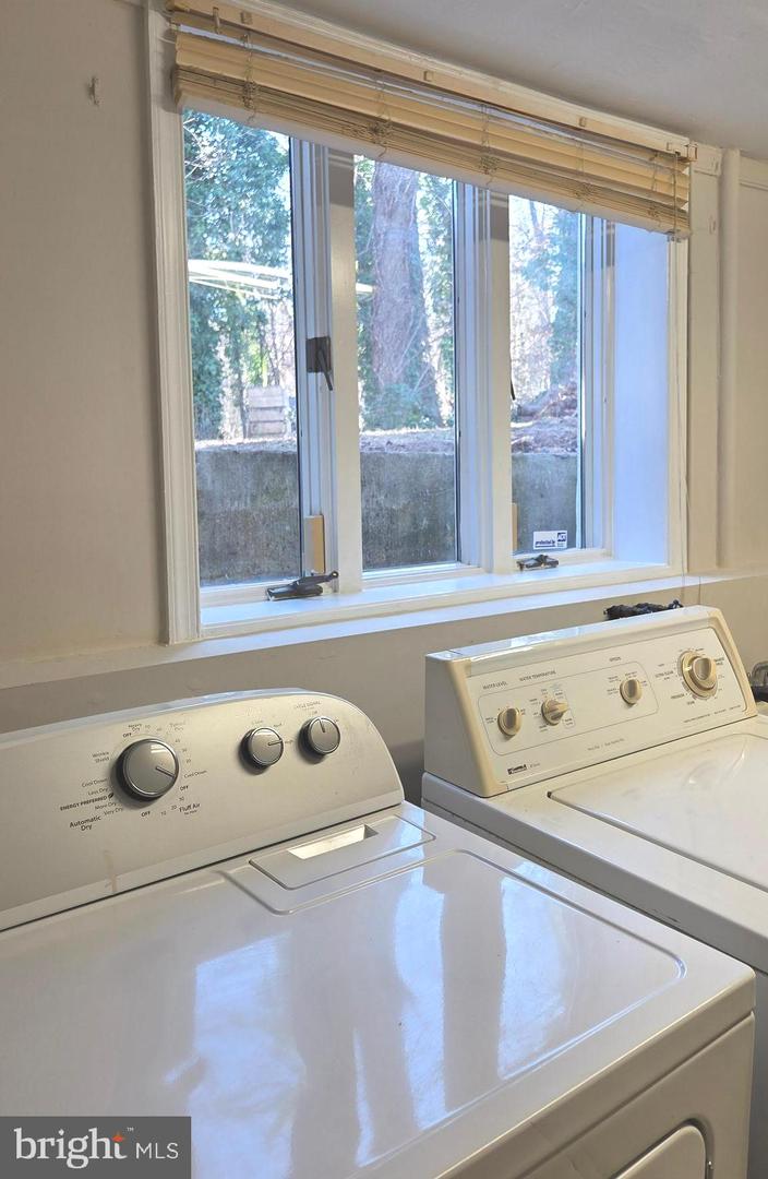 6211 HOUSTON CT, ALEXANDRIA, Virginia 22310, 2 Bedrooms Bedrooms, ,3 BathroomsBathrooms,Residential,For sale,6211 HOUSTON CT,VAFX2283056 MLS # VAFX2283056