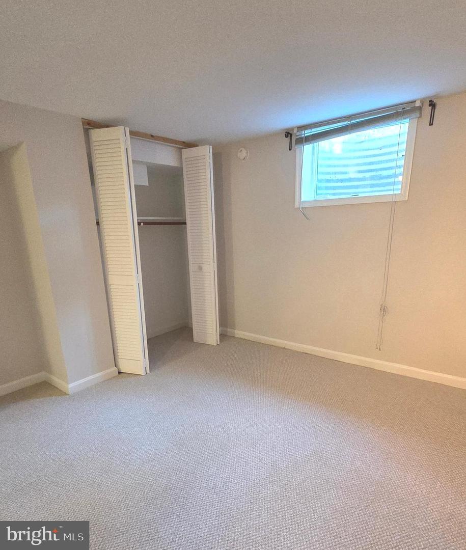 6211 HOUSTON CT, ALEXANDRIA, Virginia 22310, 2 Bedrooms Bedrooms, ,3 BathroomsBathrooms,Residential,For sale,6211 HOUSTON CT,VAFX2283056 MLS # VAFX2283056