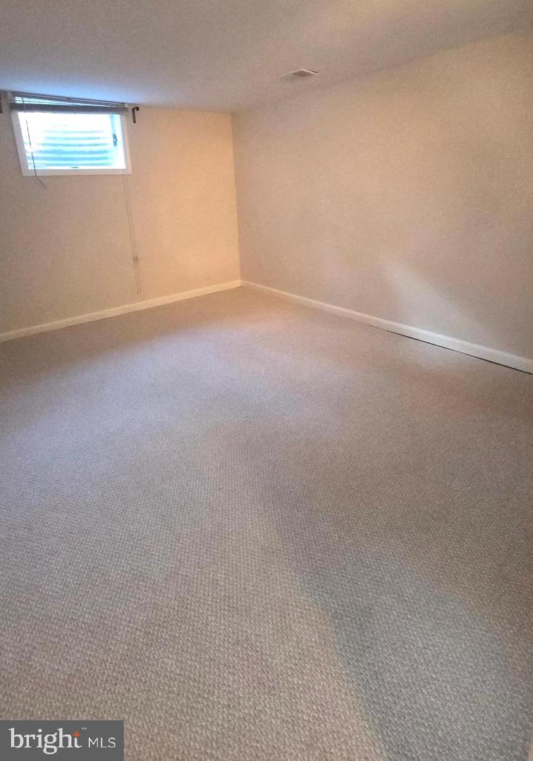 6211 HOUSTON CT, ALEXANDRIA, Virginia 22310, 2 Bedrooms Bedrooms, ,3 BathroomsBathrooms,Residential,For sale,6211 HOUSTON CT,VAFX2283056 MLS # VAFX2283056