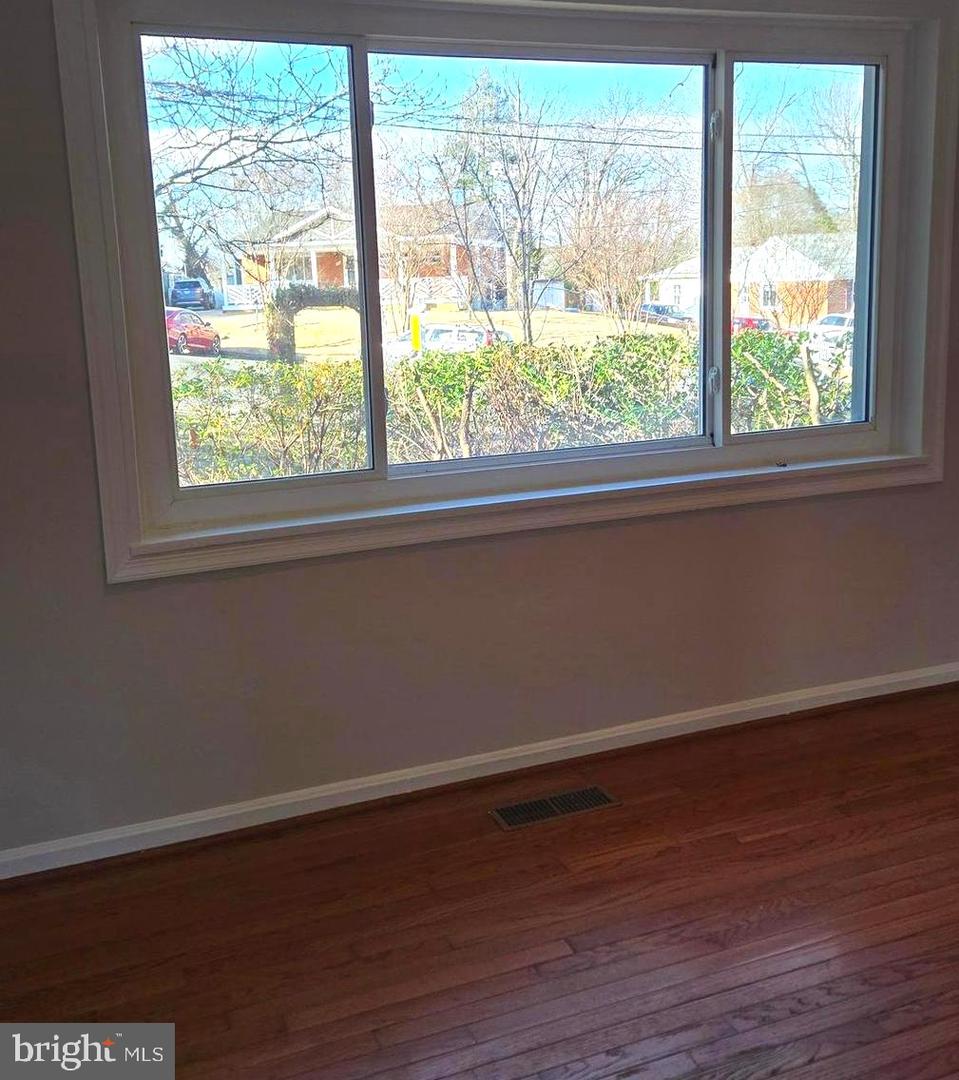 6211 HOUSTON CT, ALEXANDRIA, Virginia 22310, 2 Bedrooms Bedrooms, ,3 BathroomsBathrooms,Residential,For sale,6211 HOUSTON CT,VAFX2283056 MLS # VAFX2283056