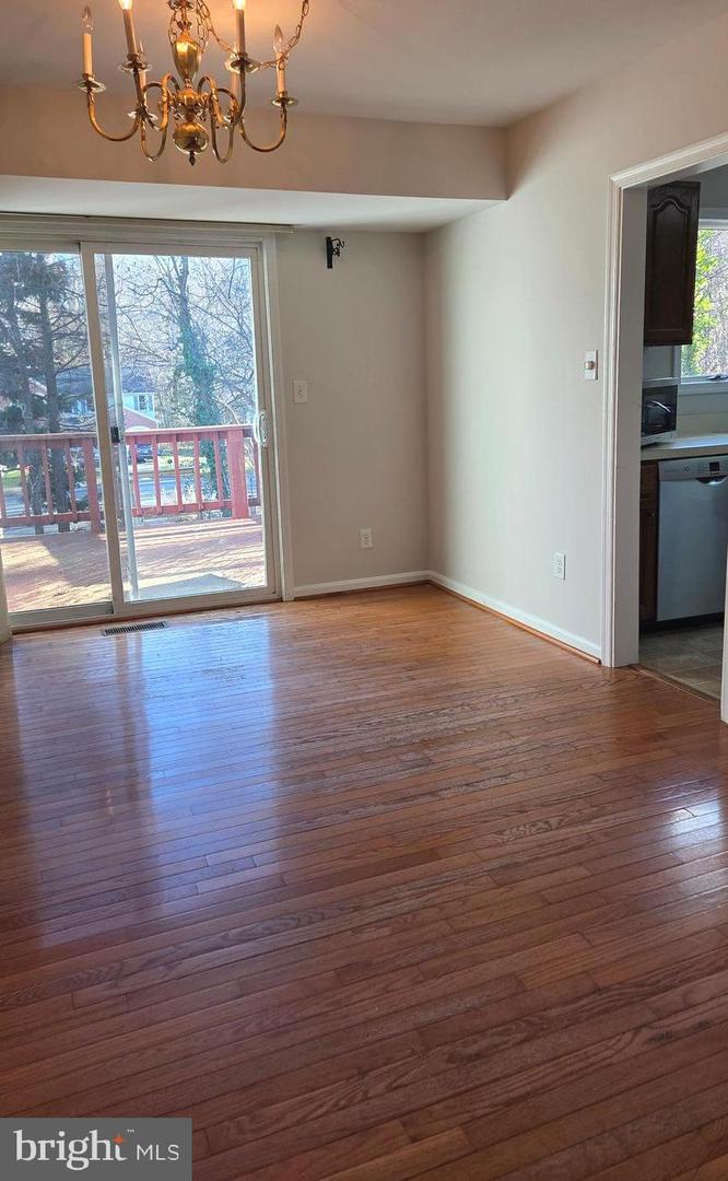 6211 HOUSTON CT, ALEXANDRIA, Virginia 22310, 2 Bedrooms Bedrooms, ,3 BathroomsBathrooms,Residential,For sale,6211 HOUSTON CT,VAFX2283056 MLS # VAFX2283056