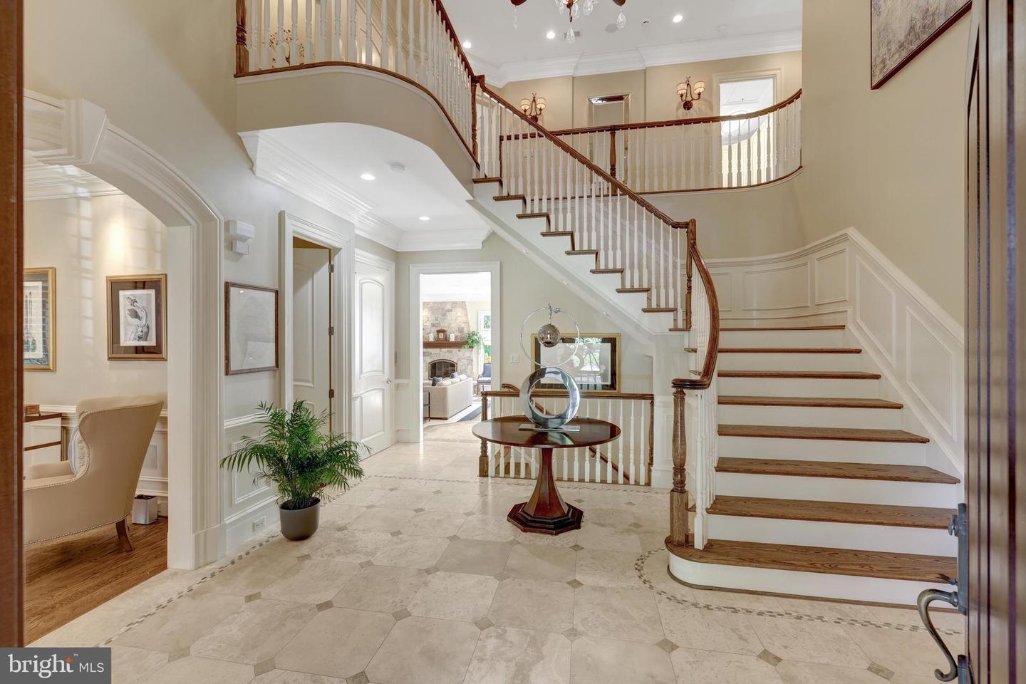 1239 DALEVIEW DR, MCLEAN, Virginia 22102, 5 Bedrooms Bedrooms, ,6 BathroomsBathrooms,Residential,For sale,1239 DALEVIEW DR,VAFX2283404 MLS # VAFX2283404