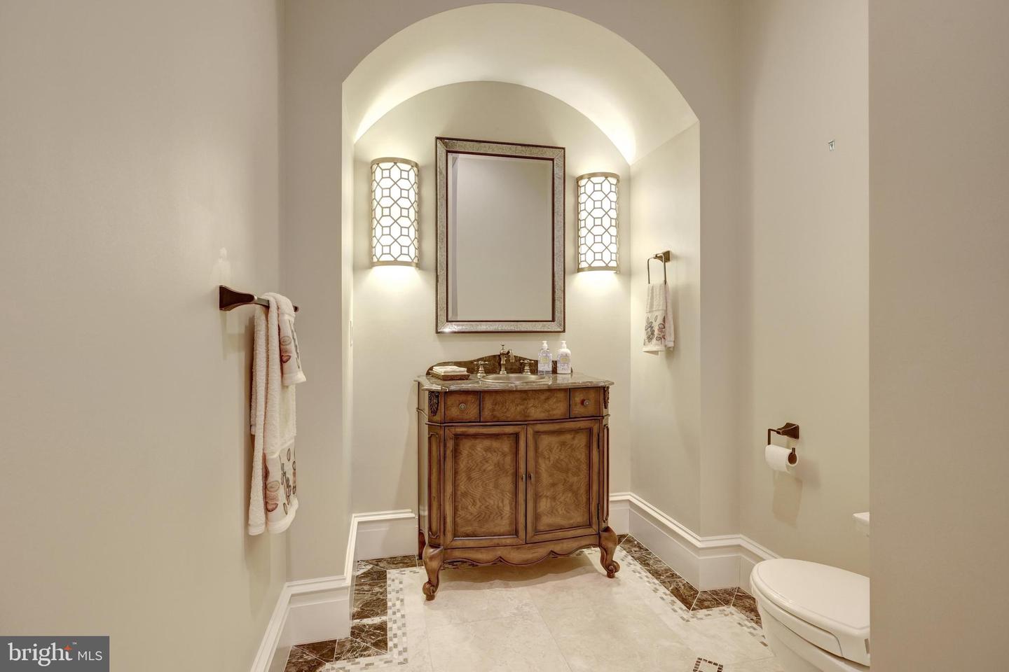 1239 DALEVIEW DR, MCLEAN, Virginia 22102, 5 Bedrooms Bedrooms, ,6 BathroomsBathrooms,Residential,For sale,1239 DALEVIEW DR,VAFX2283404 MLS # VAFX2283404