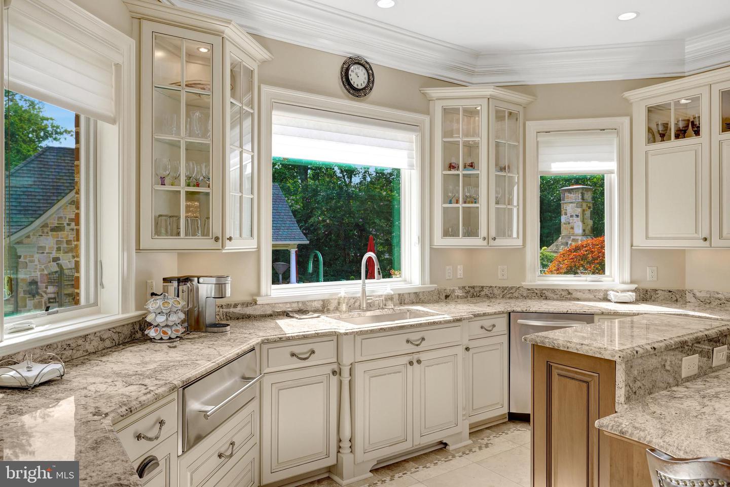 1239 DALEVIEW DR, MCLEAN, Virginia 22102, 5 Bedrooms Bedrooms, ,6 BathroomsBathrooms,Residential,For sale,1239 DALEVIEW DR,VAFX2283404 MLS # VAFX2283404