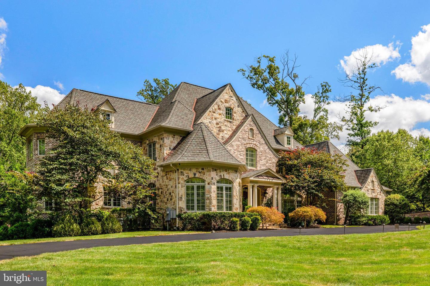 1239 DALEVIEW DR, MCLEAN, Virginia 22102, 5 Bedrooms Bedrooms, ,6 BathroomsBathrooms,Residential,For sale,1239 DALEVIEW DR,VAFX2283404 MLS # VAFX2283404