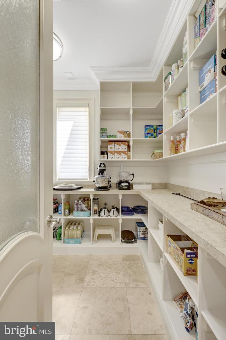 1239 DALEVIEW DR, MCLEAN, Virginia 22102, 5 Bedrooms Bedrooms, ,6 BathroomsBathrooms,Residential,For sale,1239 DALEVIEW DR,VAFX2283404 MLS # VAFX2283404