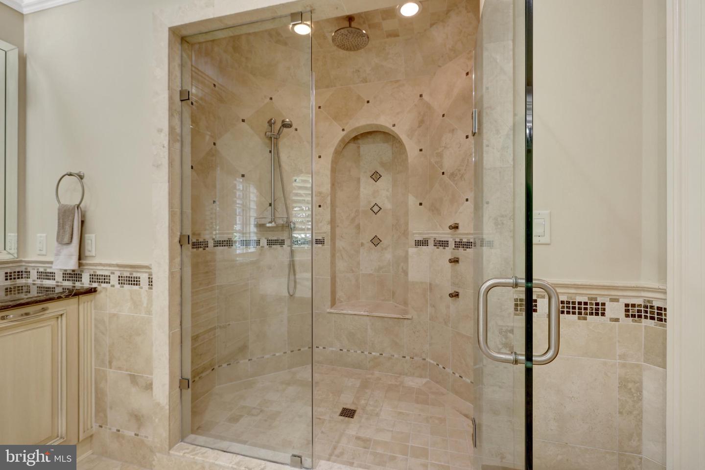 1239 DALEVIEW DR, MCLEAN, Virginia 22102, 5 Bedrooms Bedrooms, ,6 BathroomsBathrooms,Residential,For sale,1239 DALEVIEW DR,VAFX2283404 MLS # VAFX2283404