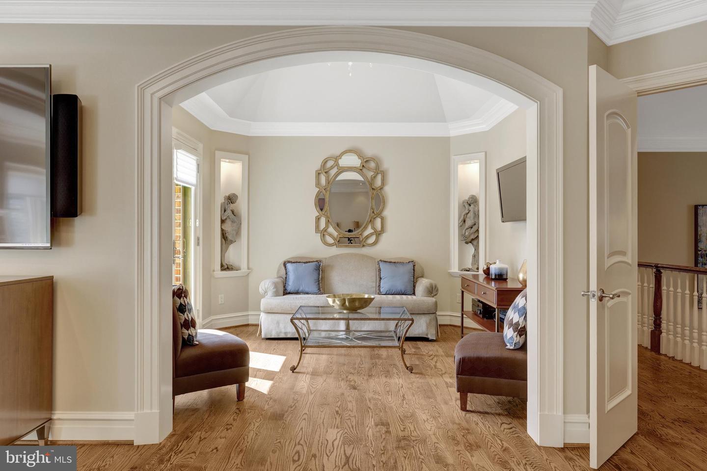 1239 DALEVIEW DR, MCLEAN, Virginia 22102, 5 Bedrooms Bedrooms, ,6 BathroomsBathrooms,Residential,For sale,1239 DALEVIEW DR,VAFX2283404 MLS # VAFX2283404