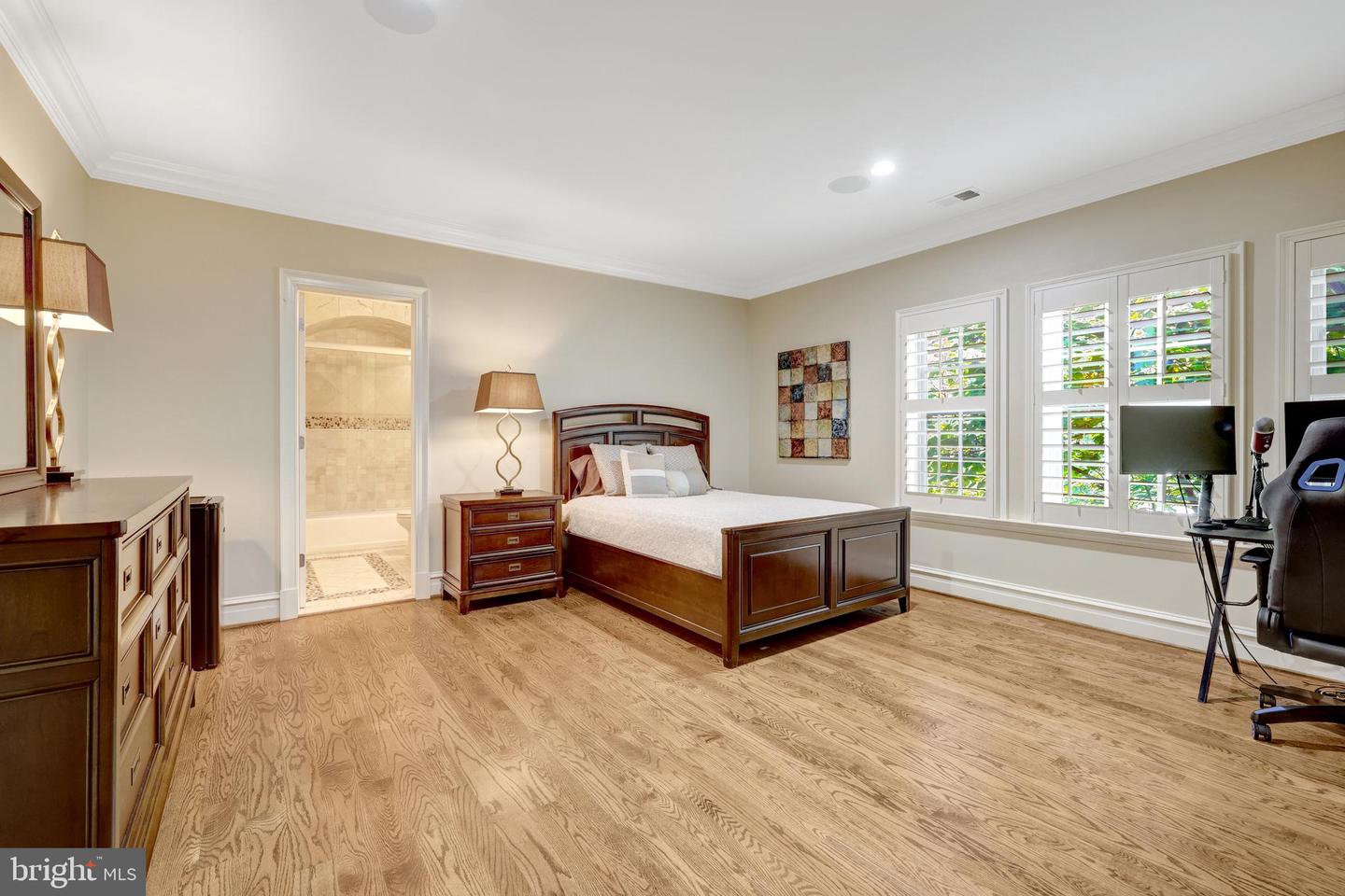 1239 DALEVIEW DR, MCLEAN, Virginia 22102, 5 Bedrooms Bedrooms, ,6 BathroomsBathrooms,Residential,For sale,1239 DALEVIEW DR,VAFX2283404 MLS # VAFX2283404