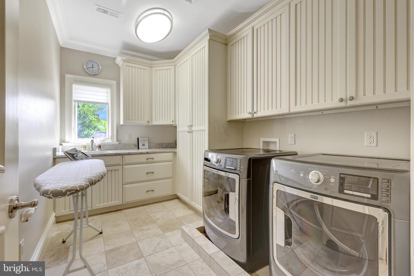 1239 DALEVIEW DR, MCLEAN, Virginia 22102, 5 Bedrooms Bedrooms, ,6 BathroomsBathrooms,Residential,For sale,1239 DALEVIEW DR,VAFX2283404 MLS # VAFX2283404