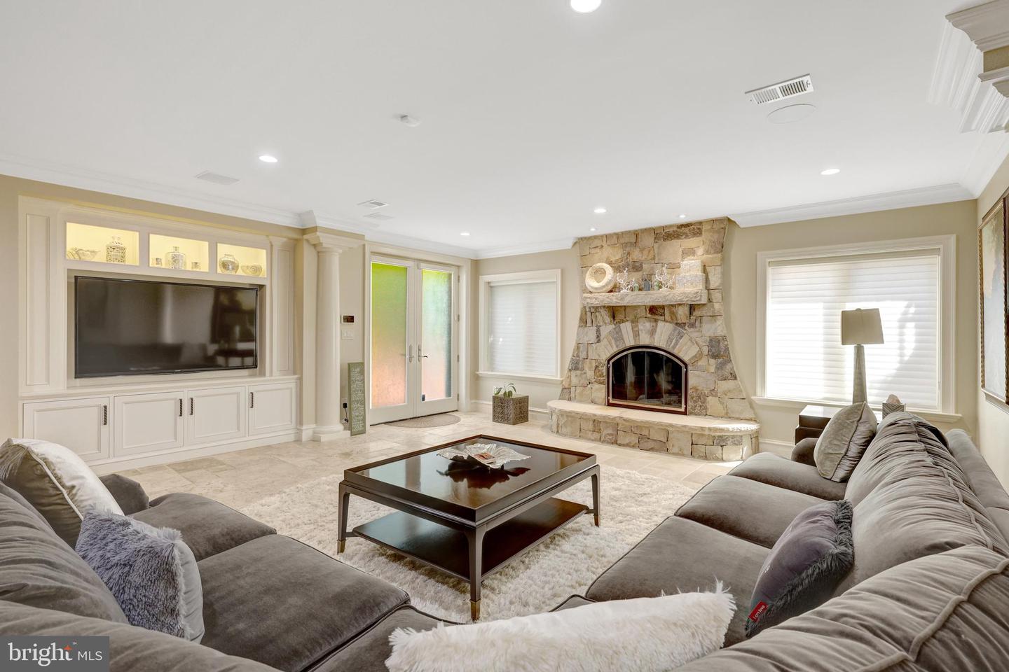 1239 DALEVIEW DR, MCLEAN, Virginia 22102, 5 Bedrooms Bedrooms, ,6 BathroomsBathrooms,Residential,For sale,1239 DALEVIEW DR,VAFX2283404 MLS # VAFX2283404