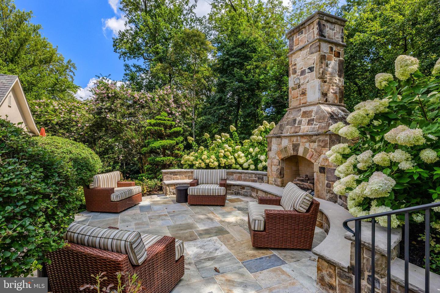 1239 DALEVIEW DR, MCLEAN, Virginia 22102, 5 Bedrooms Bedrooms, ,6 BathroomsBathrooms,Residential,For sale,1239 DALEVIEW DR,VAFX2283404 MLS # VAFX2283404