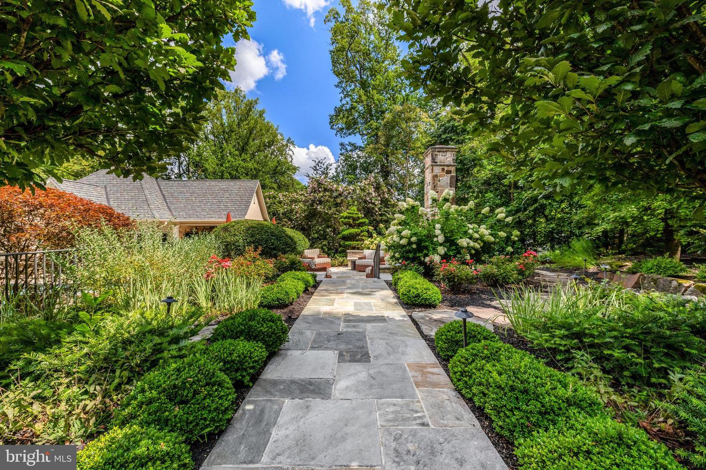 1239 DALEVIEW DR, MCLEAN, Virginia 22102, 5 Bedrooms Bedrooms, ,6 BathroomsBathrooms,Residential,For sale,1239 DALEVIEW DR,VAFX2283404 MLS # VAFX2283404