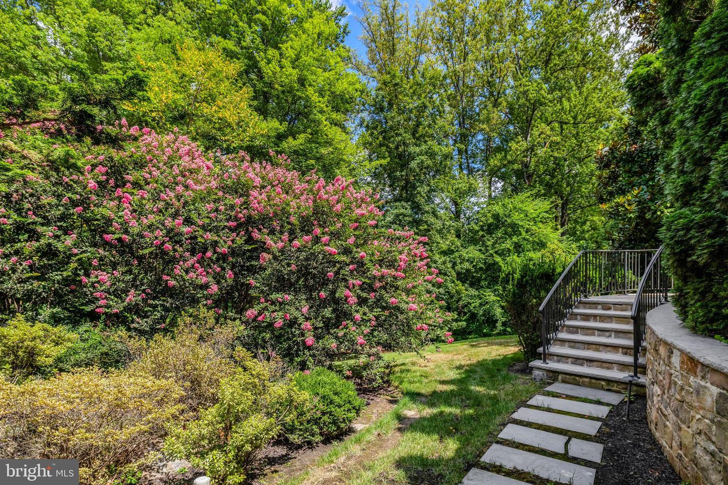 1239 DALEVIEW DR, MCLEAN, Virginia 22102, 5 Bedrooms Bedrooms, ,6 BathroomsBathrooms,Residential,For sale,1239 DALEVIEW DR,VAFX2283404 MLS # VAFX2283404