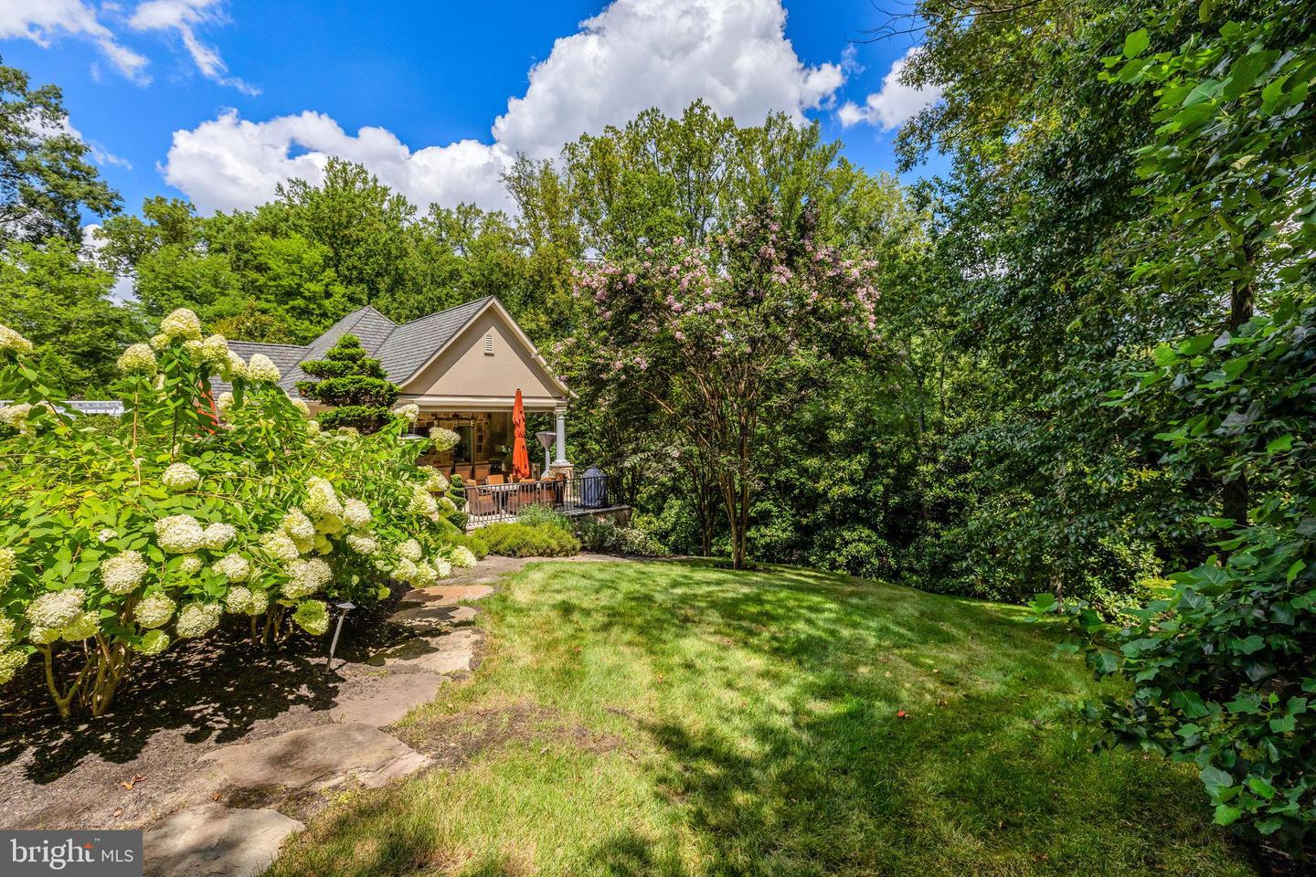 1239 DALEVIEW DR, MCLEAN, Virginia 22102, 5 Bedrooms Bedrooms, ,6 BathroomsBathrooms,Residential,For sale,1239 DALEVIEW DR,VAFX2283404 MLS # VAFX2283404