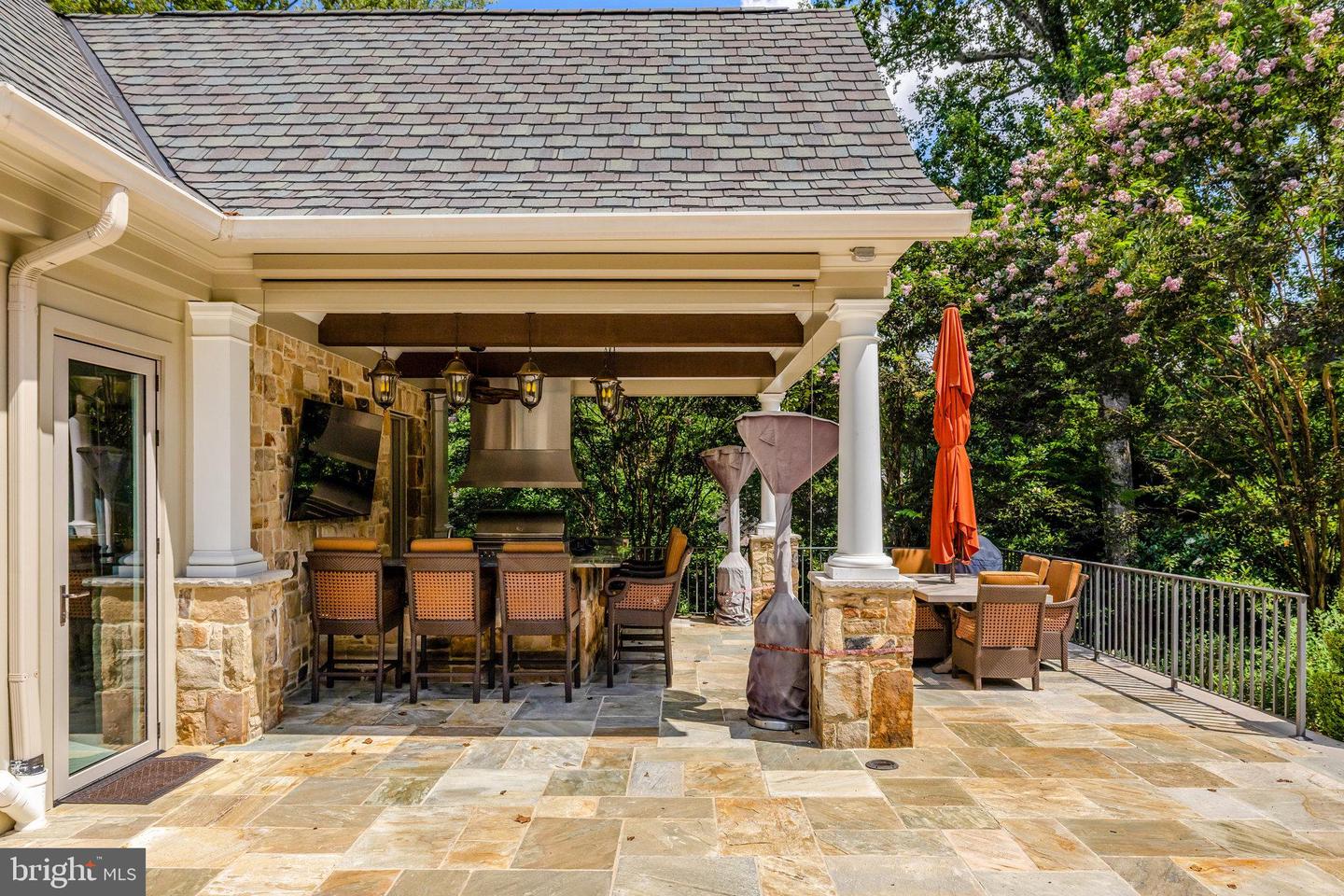 1239 DALEVIEW DR, MCLEAN, Virginia 22102, 5 Bedrooms Bedrooms, ,6 BathroomsBathrooms,Residential,For sale,1239 DALEVIEW DR,VAFX2283404 MLS # VAFX2283404