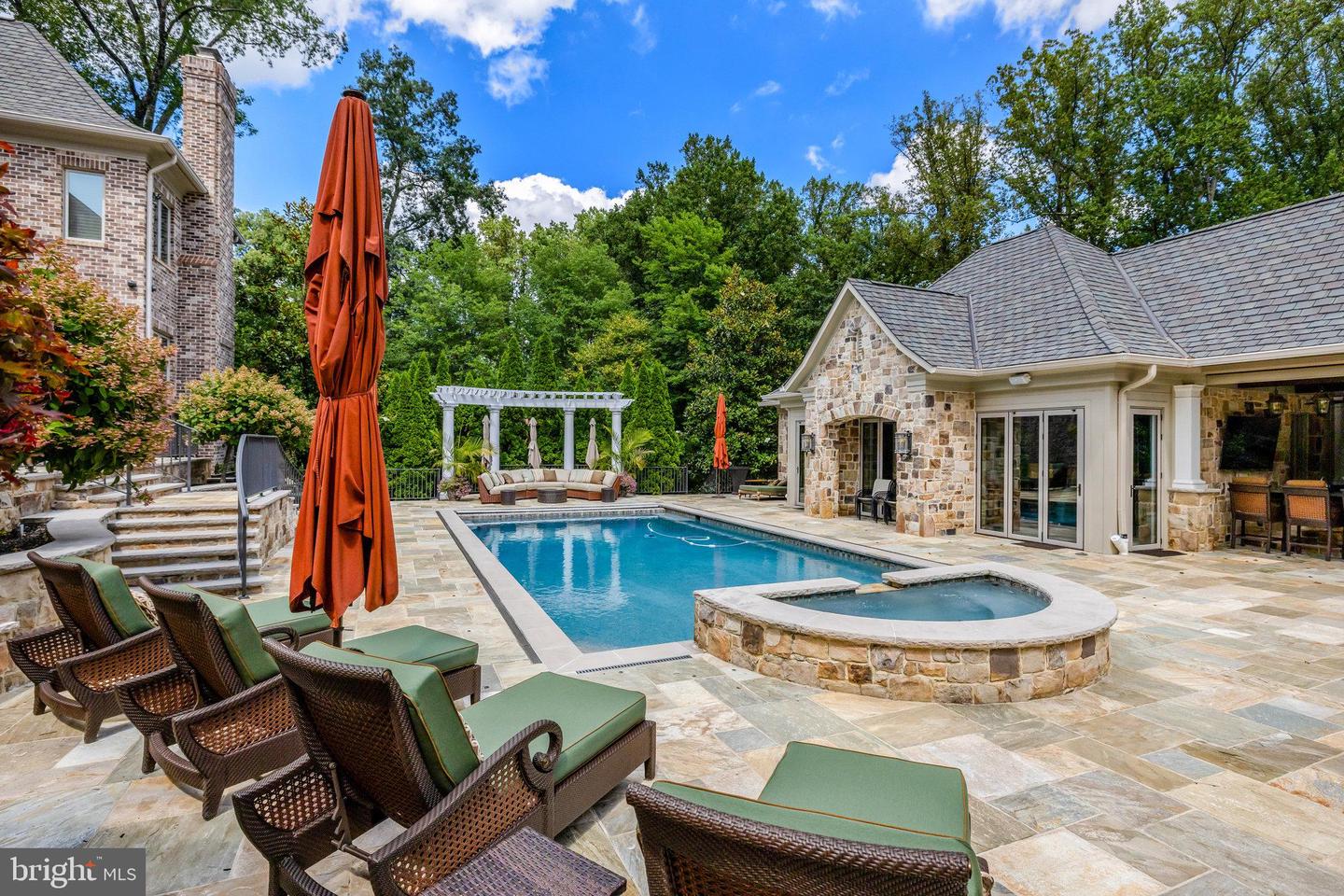 1239 DALEVIEW DR, MCLEAN, Virginia 22102, 5 Bedrooms Bedrooms, ,6 BathroomsBathrooms,Residential,For sale,1239 DALEVIEW DR,VAFX2283404 MLS # VAFX2283404