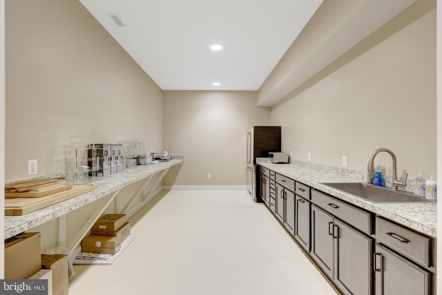 1239 DALEVIEW DR, MCLEAN, Virginia 22102, 5 Bedrooms Bedrooms, ,6 BathroomsBathrooms,Residential,For sale,1239 DALEVIEW DR,VAFX2283404 MLS # VAFX2283404