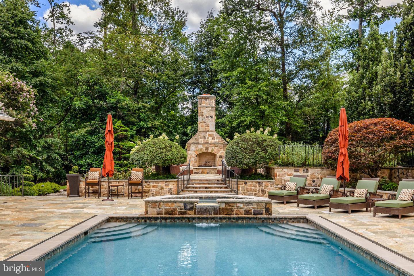 1239 DALEVIEW DR, MCLEAN, Virginia 22102, 5 Bedrooms Bedrooms, ,6 BathroomsBathrooms,Residential,For sale,1239 DALEVIEW DR,VAFX2283404 MLS # VAFX2283404