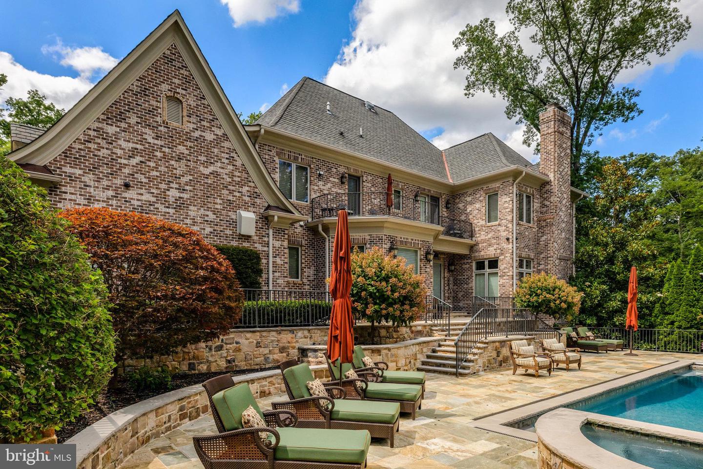 1239 DALEVIEW DR, MCLEAN, Virginia 22102, 5 Bedrooms Bedrooms, ,6 BathroomsBathrooms,Residential,For sale,1239 DALEVIEW DR,VAFX2283404 MLS # VAFX2283404