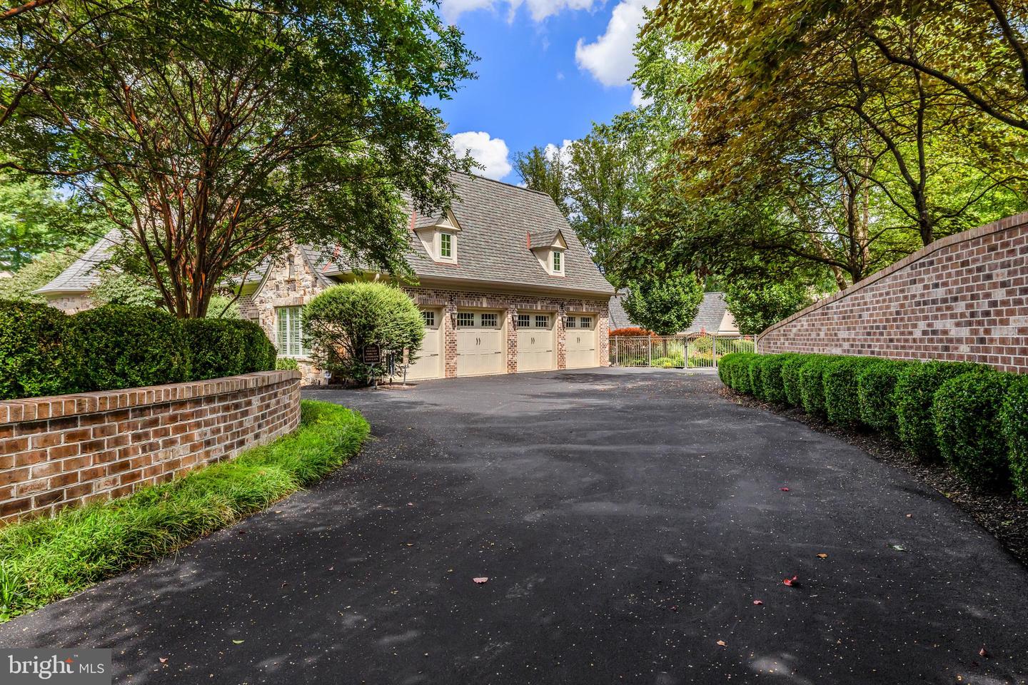 1239 DALEVIEW DR, MCLEAN, Virginia 22102, 5 Bedrooms Bedrooms, ,6 BathroomsBathrooms,Residential,For sale,1239 DALEVIEW DR,VAFX2283404 MLS # VAFX2283404