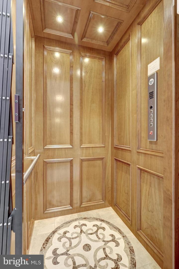 1239 DALEVIEW DR, MCLEAN, Virginia 22102, 5 Bedrooms Bedrooms, ,6 BathroomsBathrooms,Residential,For sale,1239 DALEVIEW DR,VAFX2283404 MLS # VAFX2283404