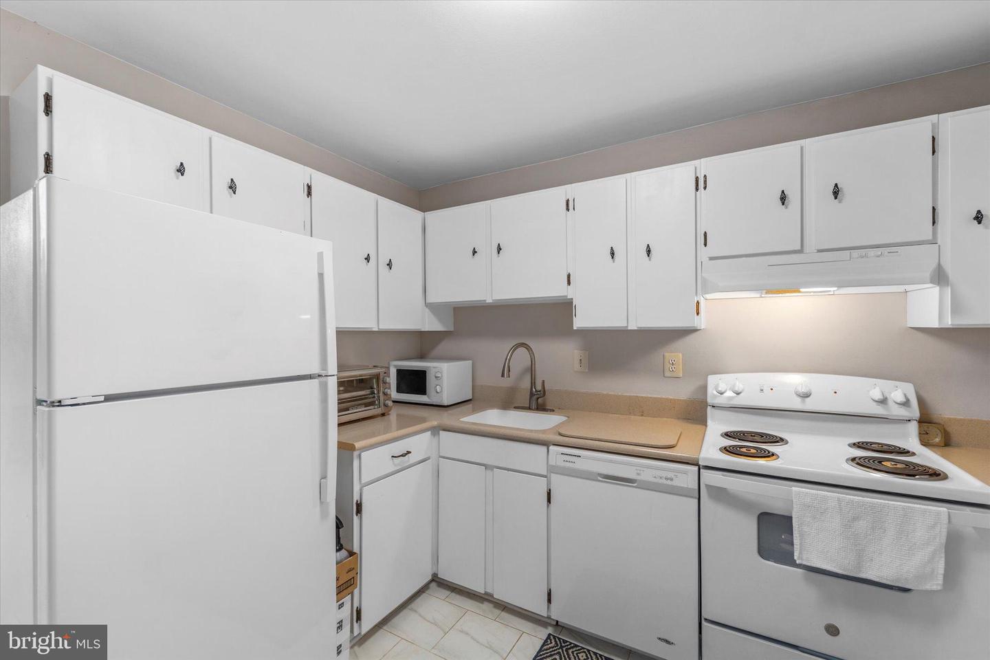 4139 PLACID LAKE CT #UNIT #53-F, CHANTILLY, Virginia 20151, 2 Bedrooms Bedrooms, 7 Rooms Rooms,1 BathroomBathrooms,Residential,For sale,4139 PLACID LAKE CT #UNIT #53-F,VAFX2283766 MLS # VAFX2283766