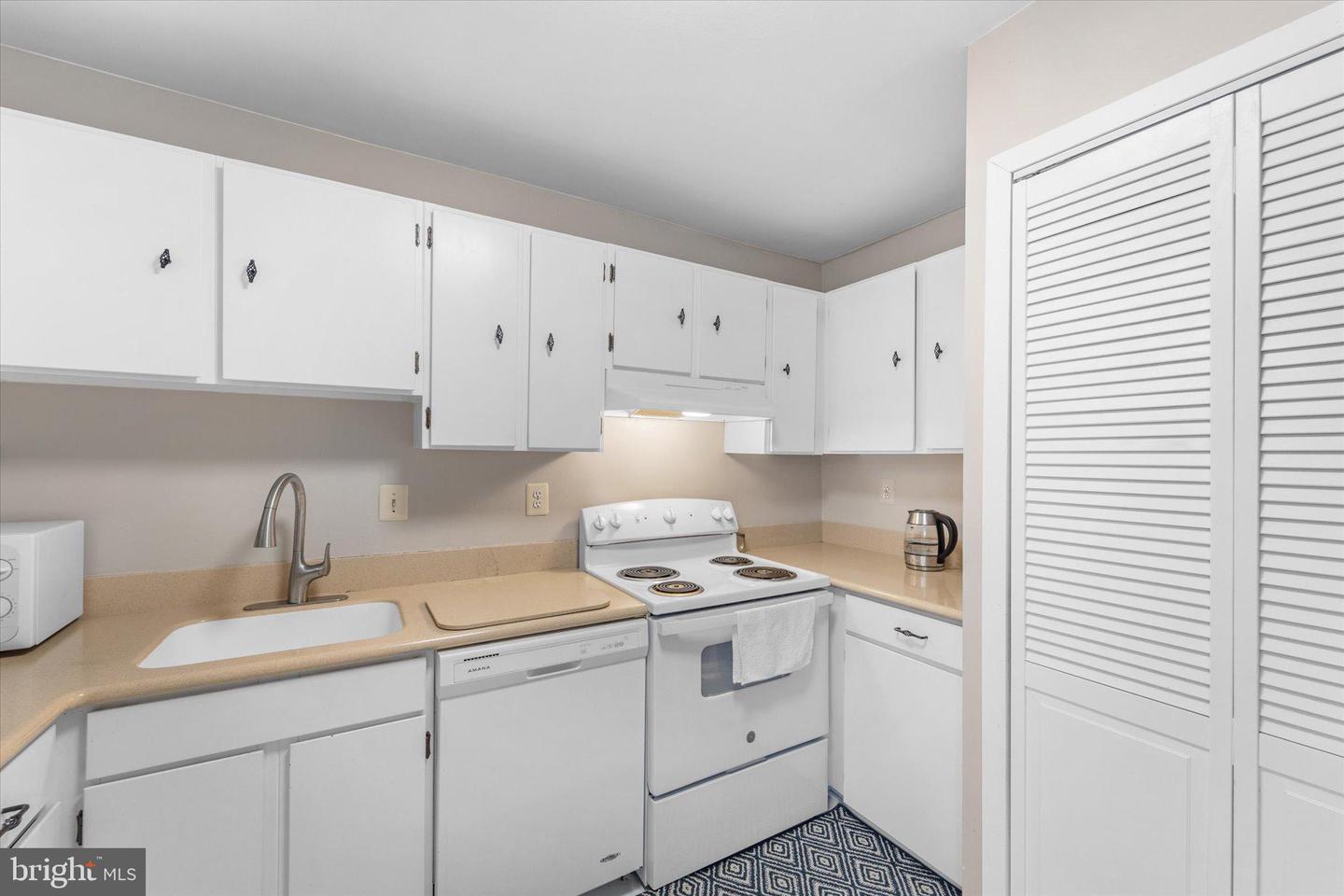 4139 PLACID LAKE CT #UNIT #53-F, CHANTILLY, Virginia 20151, 2 Bedrooms Bedrooms, 7 Rooms Rooms,1 BathroomBathrooms,Residential,For sale,4139 PLACID LAKE CT #UNIT #53-F,VAFX2283766 MLS # VAFX2283766