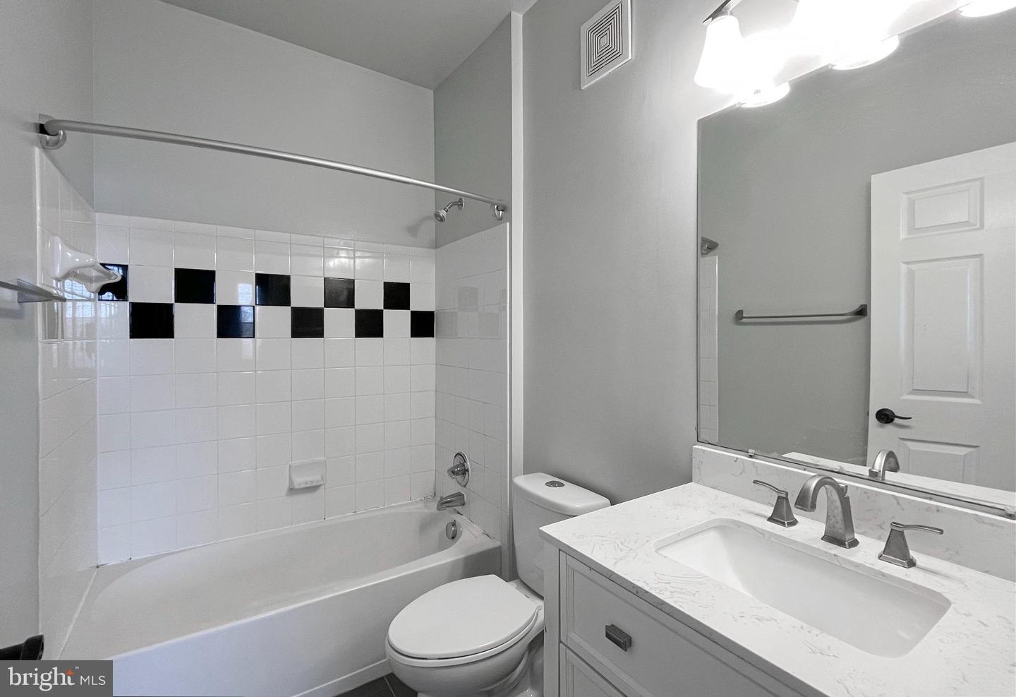 11319 ARISTOTLE DR #3-106, FAIRFAX, Virginia 22030, 2 Bedrooms Bedrooms, ,2 BathroomsBathrooms,Residential,For sale,11319 ARISTOTLE DR #3-106,VAFX2283812 MLS # VAFX2283812