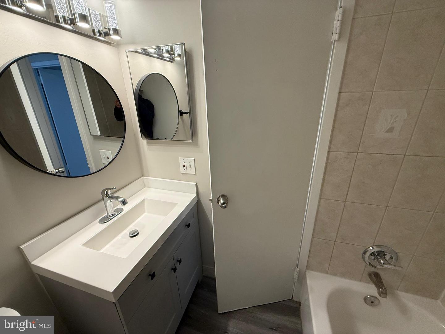 3101 S MANCHESTER ST #517, FALLS CHURCH, Virginia 22044, 2 Bedrooms Bedrooms, ,2 BathroomsBathrooms,Residential,For sale,3101 S MANCHESTER ST #517,VAFX2283866 MLS # VAFX2283866