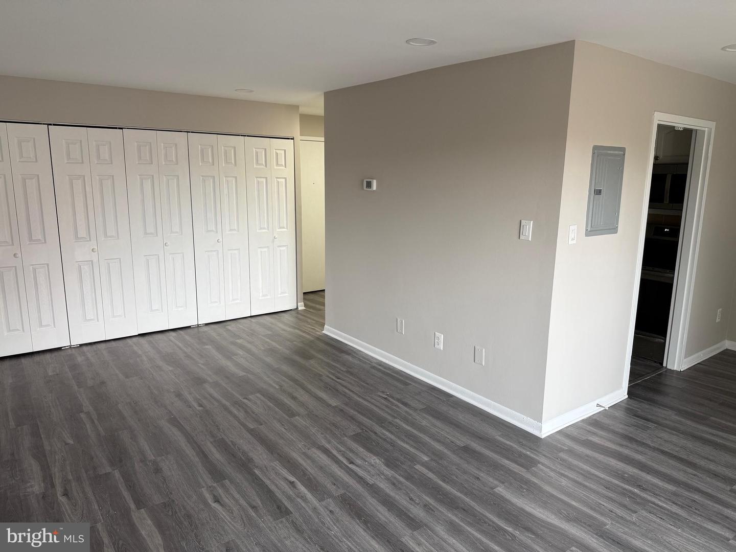 3101 S MANCHESTER ST #517, FALLS CHURCH, Virginia 22044, 2 Bedrooms Bedrooms, ,2 BathroomsBathrooms,Residential,For sale,3101 S MANCHESTER ST #517,VAFX2283866 MLS # VAFX2283866