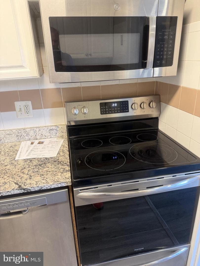 3101 S MANCHESTER ST #517, FALLS CHURCH, Virginia 22044, 2 Bedrooms Bedrooms, ,2 BathroomsBathrooms,Residential,For sale,3101 S MANCHESTER ST #517,VAFX2283866 MLS # VAFX2283866