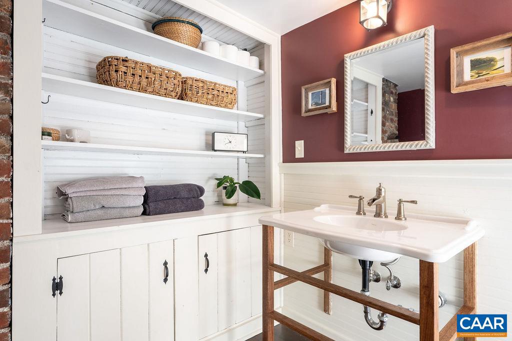 349 NW 10TH ST, CHARLOTTESVILLE, Virginia 22903, 3 Bedrooms Bedrooms, ,2 BathroomsBathrooms,Residential,For sale,349 NW 10TH ST,672141 MLS # 672141 349 NW 10TH ST, CHARLOTTESVILLE, Virginia 22903, 3 Bedrooms Bedrooms, ,2 BathroomsBathrooms,Residential,For sale,349 NW 10TH ST,672141 MLS # 672141