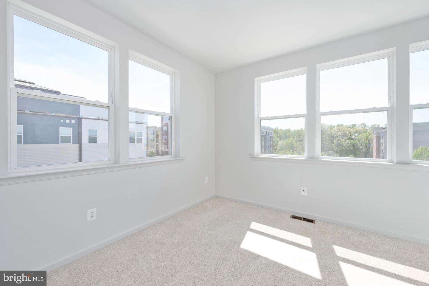 2636 NEABSCO COMMON PL, WOODBRIDGE, Virginia 22191, 3 Bedrooms Bedrooms, ,2 BathroomsBathrooms,Residential,For sale,2636 NEABSCO COMMON PL,VAPW2096618 MLS # VAPW2096618