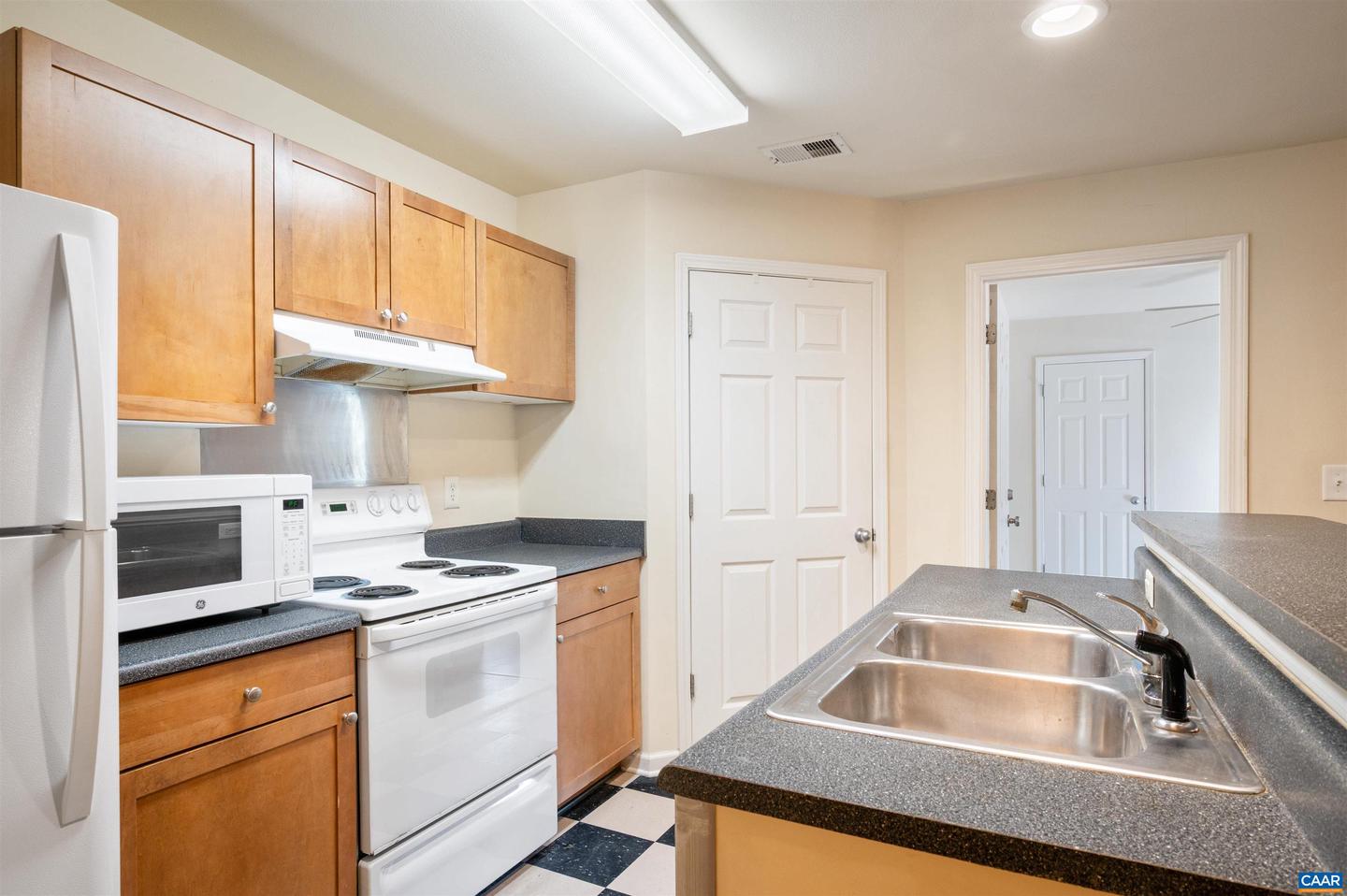 195 YELLOWSTONE DR #103, CHARLOTTESVILLE, Virginia 22903, 2 Bedrooms Bedrooms, ,2 BathroomsBathrooms,Residential,For sale,195 YELLOWSTONE DR #103,667149 MLS # 667149 195 YELLOWSTONE DR #103, CHARLOTTESVILLE, Virginia 22903, 2 Bedrooms Bedrooms, ,2 BathroomsBathrooms,Residential,For sale,195 YELLOWSTONE DR #103,667149 MLS # 667149