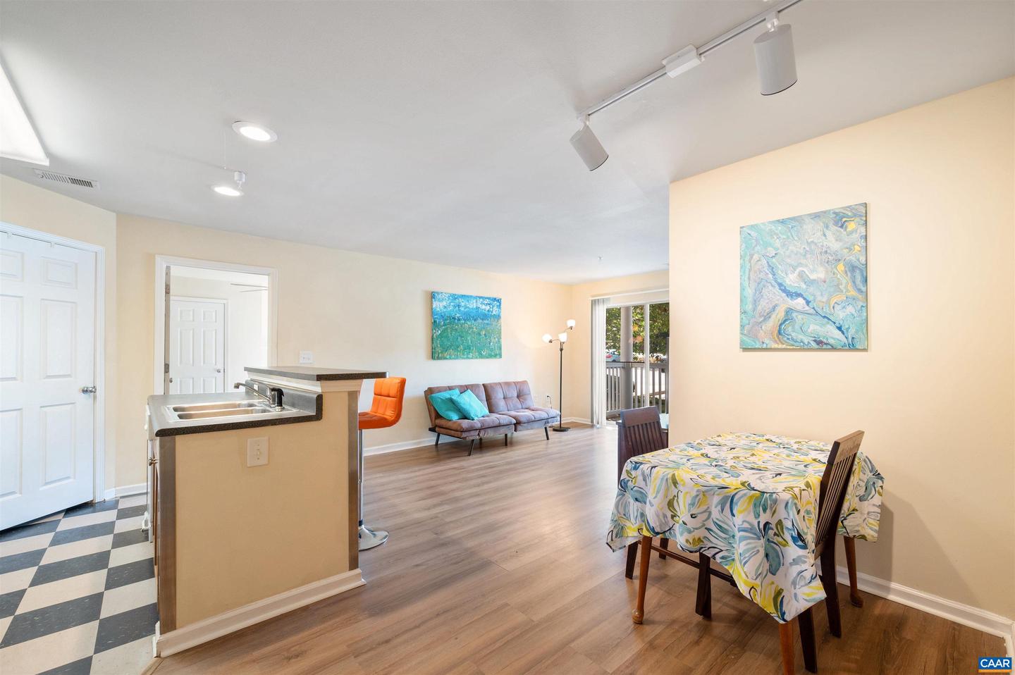 195 YELLOWSTONE DR #103, CHARLOTTESVILLE, Virginia 22903, 2 Bedrooms Bedrooms, ,2 BathroomsBathrooms,Residential,For sale,195 YELLOWSTONE DR #103,667149 MLS # 667149 195 YELLOWSTONE DR #103, CHARLOTTESVILLE, Virginia 22903, 2 Bedrooms Bedrooms, ,2 BathroomsBathrooms,Residential,For sale,195 YELLOWSTONE DR #103,667149 MLS # 667149