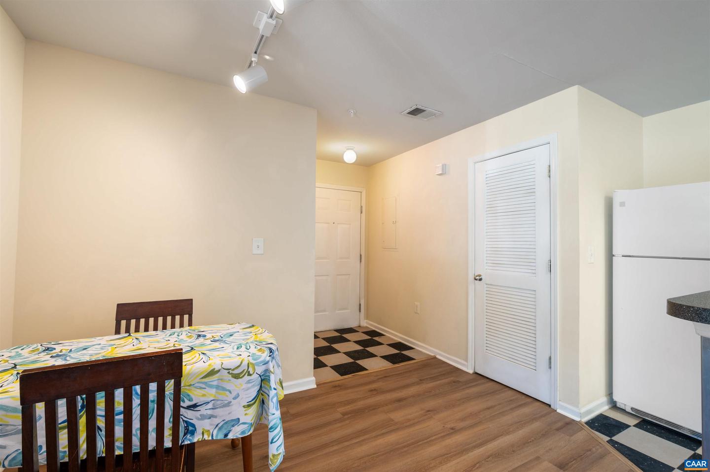 195 YELLOWSTONE DR #103, CHARLOTTESVILLE, Virginia 22903, 2 Bedrooms Bedrooms, ,2 BathroomsBathrooms,Residential,For sale,195 YELLOWSTONE DR #103,667149 MLS # 667149 195 YELLOWSTONE DR #103, CHARLOTTESVILLE, Virginia 22903, 2 Bedrooms Bedrooms, ,2 BathroomsBathrooms,Residential,For sale,195 YELLOWSTONE DR #103,667149 MLS # 667149