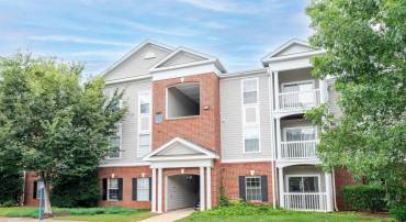 195 YELLOWSTONE DR #103, CHARLOTTESVILLE, Virginia 22903, 2 Bedrooms Bedrooms, ,2 BathroomsBathrooms,Residential,For sale,195 YELLOWSTONE DR #103,667149 MLS # 667149