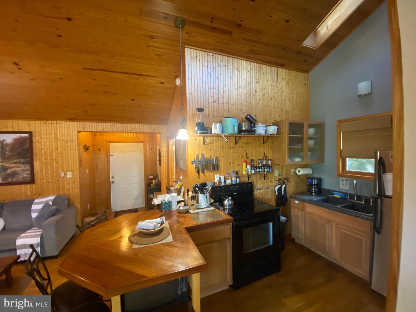 568 CLIFF HEIGHTS RD, STANLEY, Virginia 22851, 1 Bedroom Bedrooms, 4 Rooms Rooms,1 BathroomBathrooms,Residential,For sale,568 CLIFF HEIGHTS RD,VAPA2005258 MLS # VAPA2005258