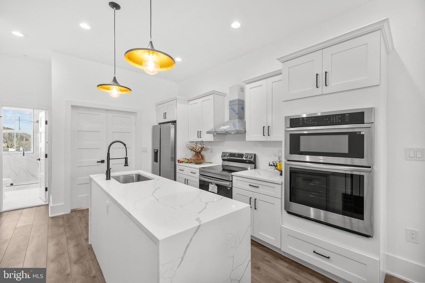 113 18TH ST SE #2, WASHINGTON, District Of Columbia 20003, 3 Bedrooms Bedrooms, ,3 BathroomsBathrooms,Residential,For sale,113 18TH ST SE #2,DCDC2223946 MLS # DCDC2223946